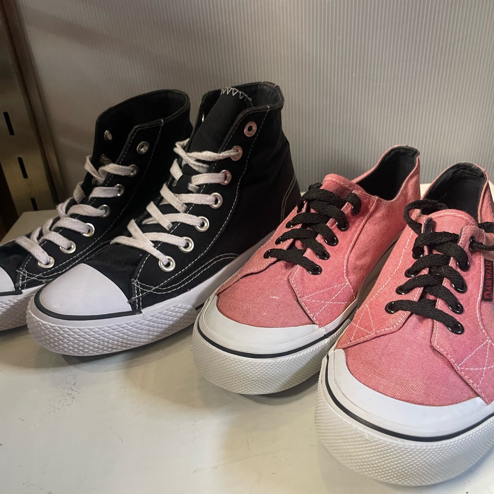 2 Pair Airwalk size 8